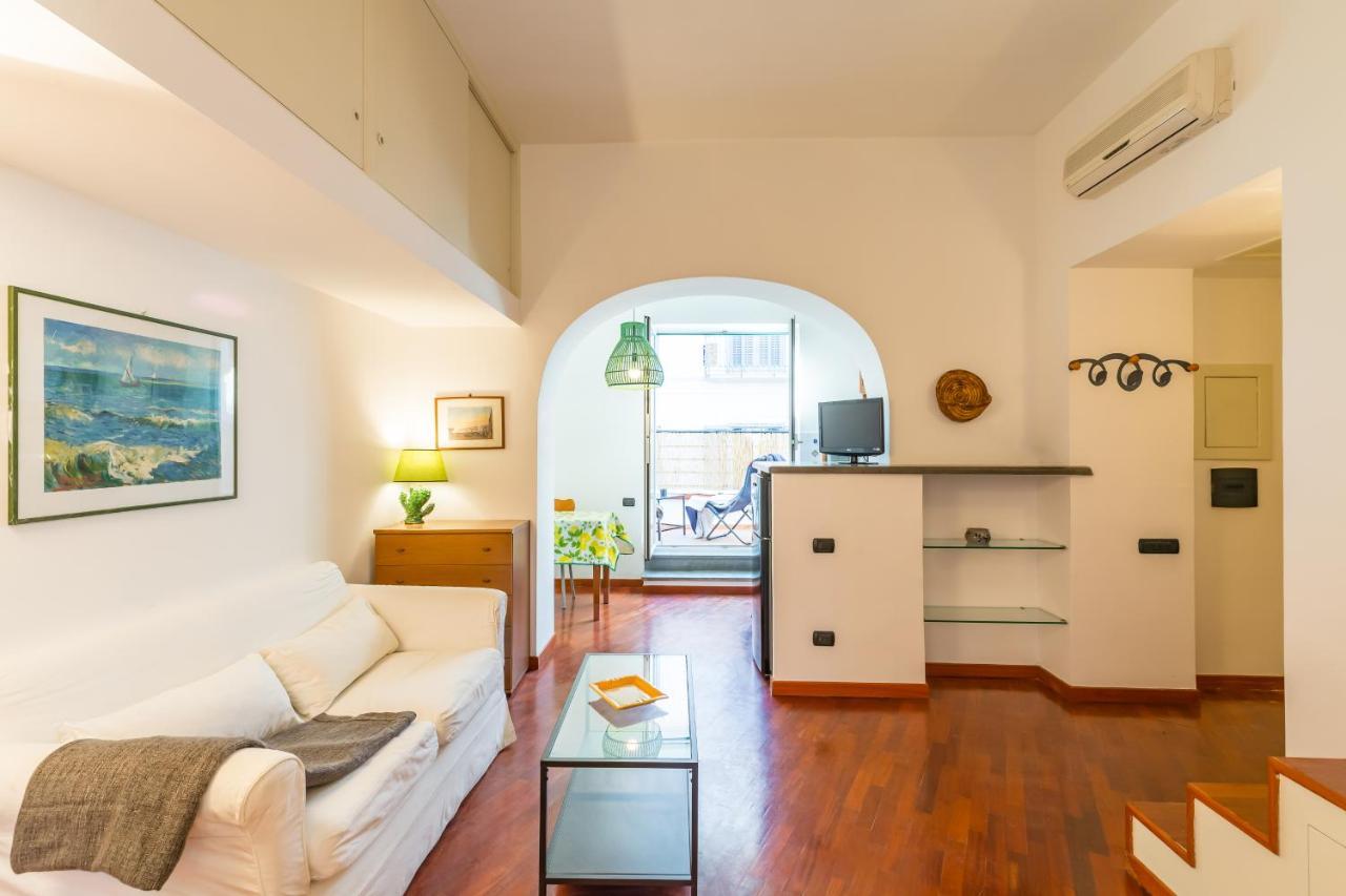 Parthenope'S Eye On The Seafront By Napoliapartments מראה חיצוני תמונה